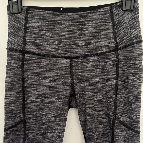 VICTORIA SPORT Knockout Capri Womens Leggings Size XS Heather Gray Seaming - Picture 2 of 8